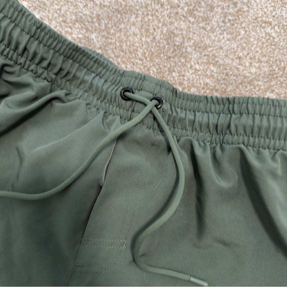 Gaiam Men’s Athletic Shorts Green Size Large Lined Drawstring Active - Picture 3 of 9